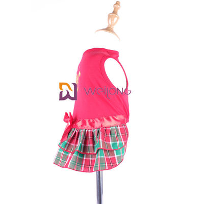 Il filato ha tinto il cane che CVC il Natale veste l'abitudine dell'arco del nastro del raso della gonna di plaid