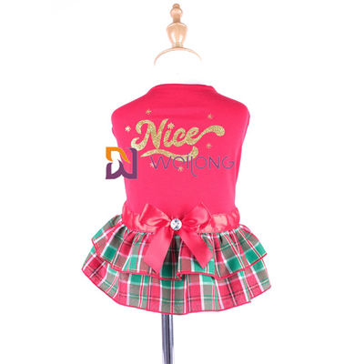 Il filato ha tinto il cane che CVC il Natale veste l'abitudine dell'arco del nastro del raso della gonna di plaid